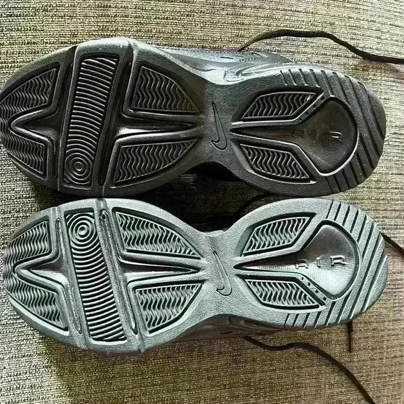 MEN’S Nike Air Monarch IV - Picture 7 of 8